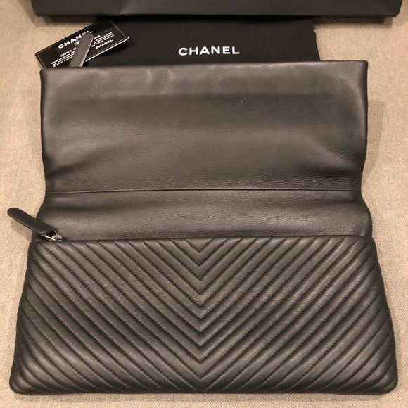 ▪️SOLD▪️CHANEL Foldover Clutch - Picture 7 of 8